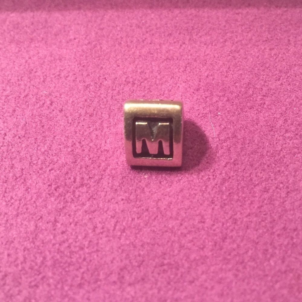 Preogatives charm-letter M silver 